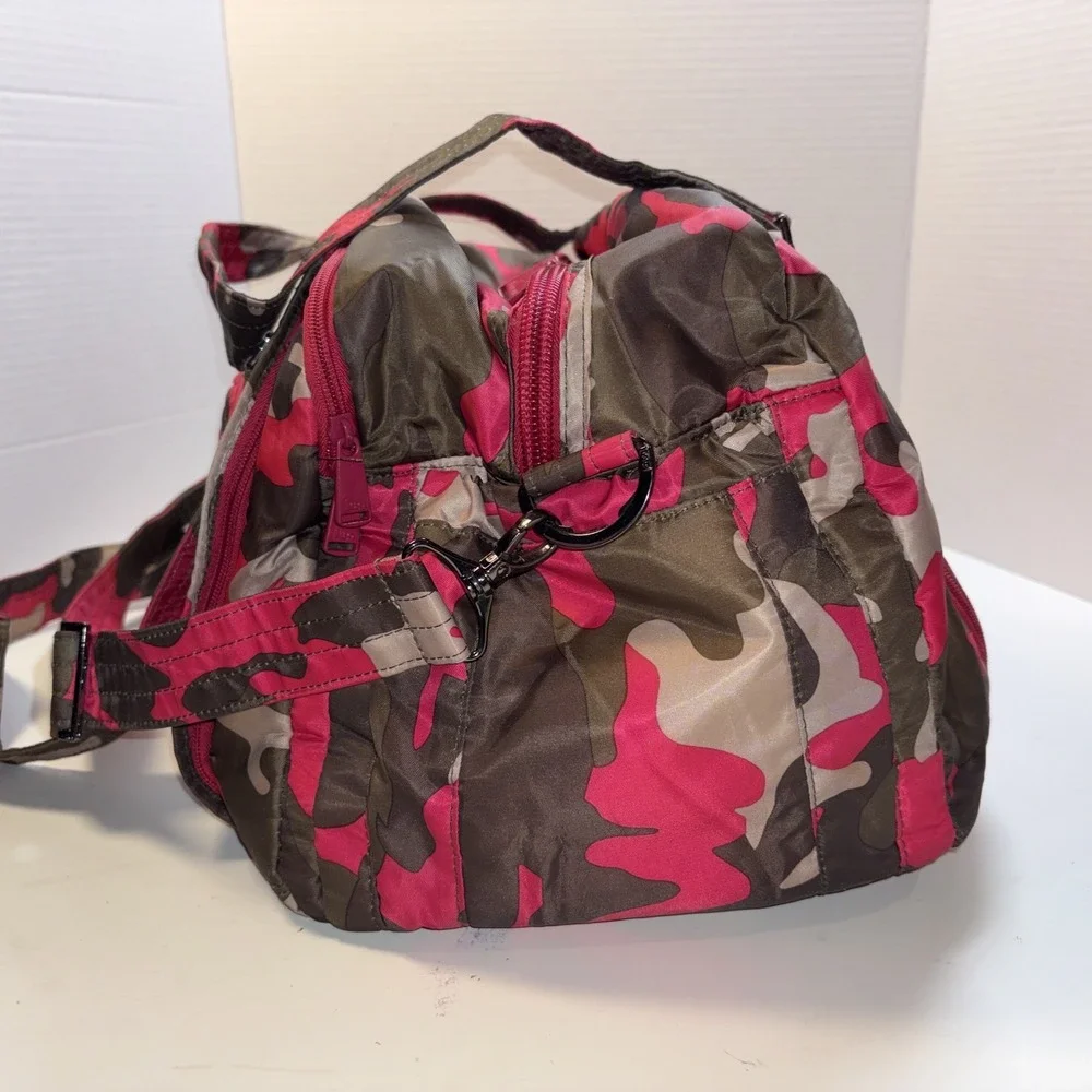 Lug‎ Propeller Pink Green Camo Duffel Bag Travel Carry On Overnight Gym Yoga Bag
